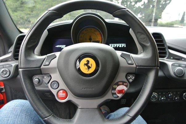 2013-Ferrari-458-Italia