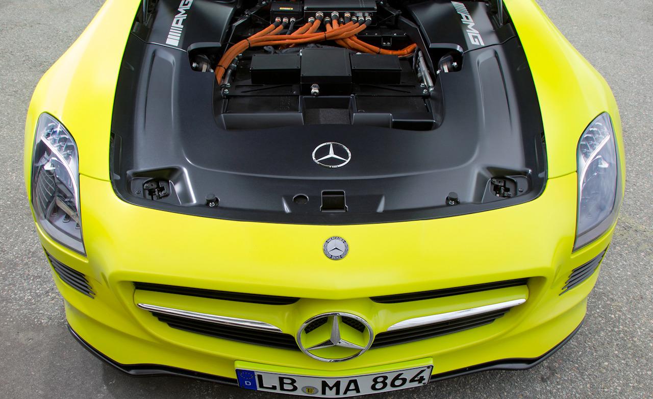 2013-Mercedes-Benz-SLS-AMG-E-Cell